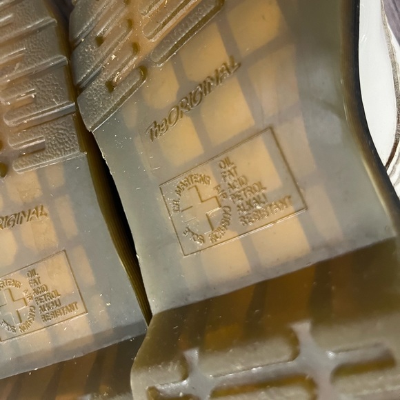 Dr Marten’s white 8 hole lace up high boots size 8 - Picture 5 of 5